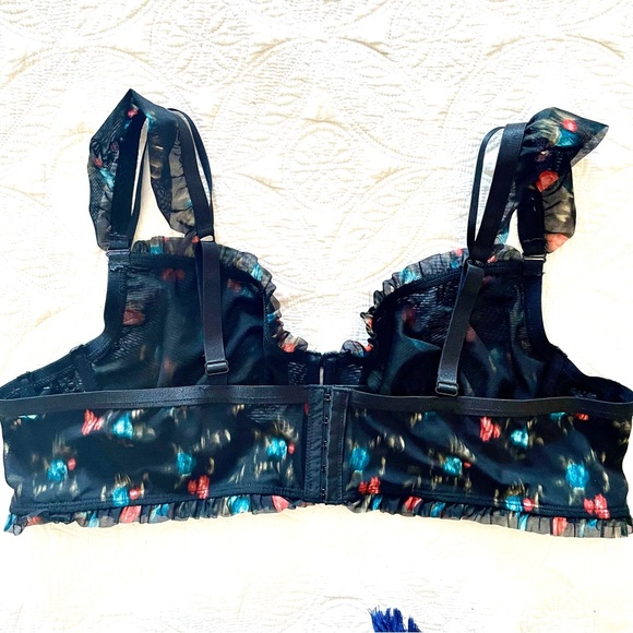 Torrid Sweet Ikat Black Floral Mesh Ruffle Underwire Bralette Size 3X NWT - Picture 6 of 14